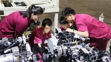 江(jiang)淮(huai)汽(qi)車工程(cheng)師武(wu)威榮獲2019“最(zui)美汽(qi)車人”——以(yi)技(ji)術(shu)推(tui)廣(guang)演(yan)繹(yi)匠心(xin)精神(shen)